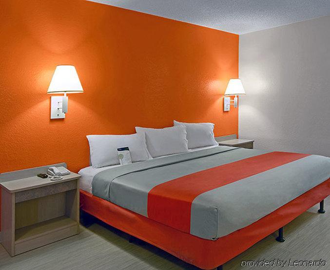 Motel 6-Chicopee, Ma - Springfield Exterior photo