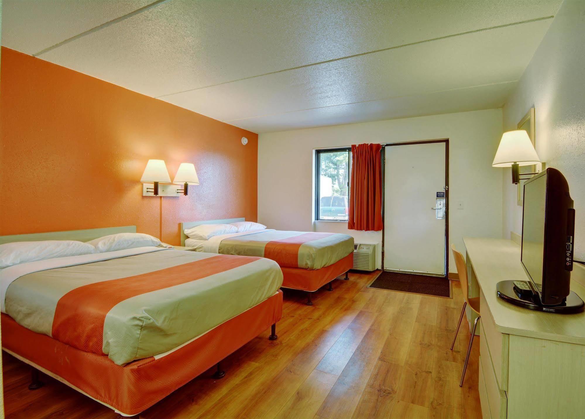 Motel 6-Chicopee, Ma - Springfield Exterior photo
