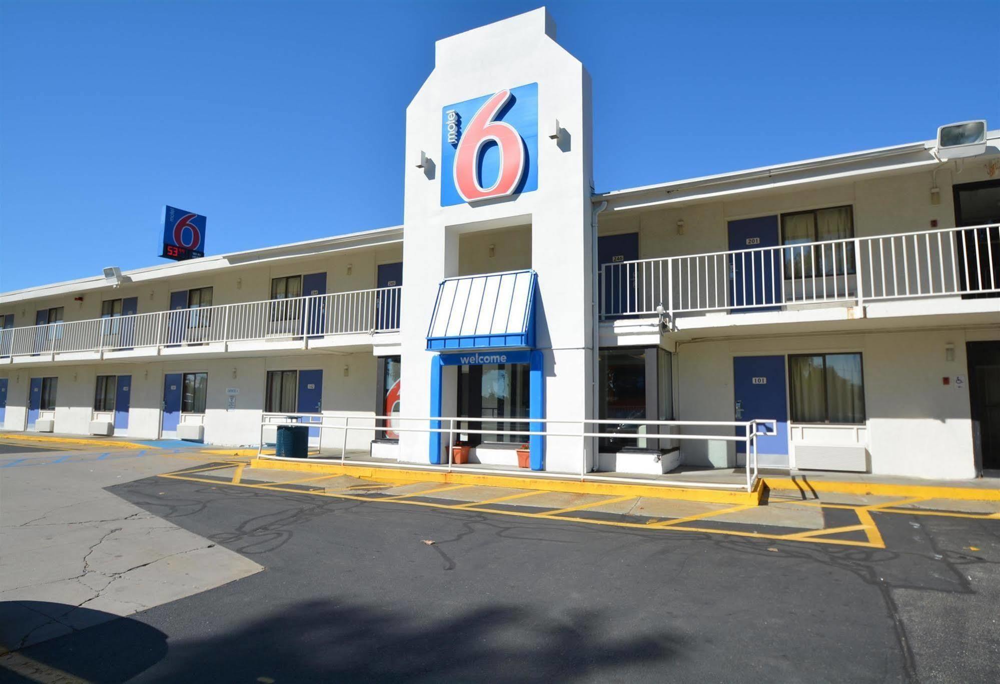 Motel 6-Chicopee, Ma - Springfield Exterior photo