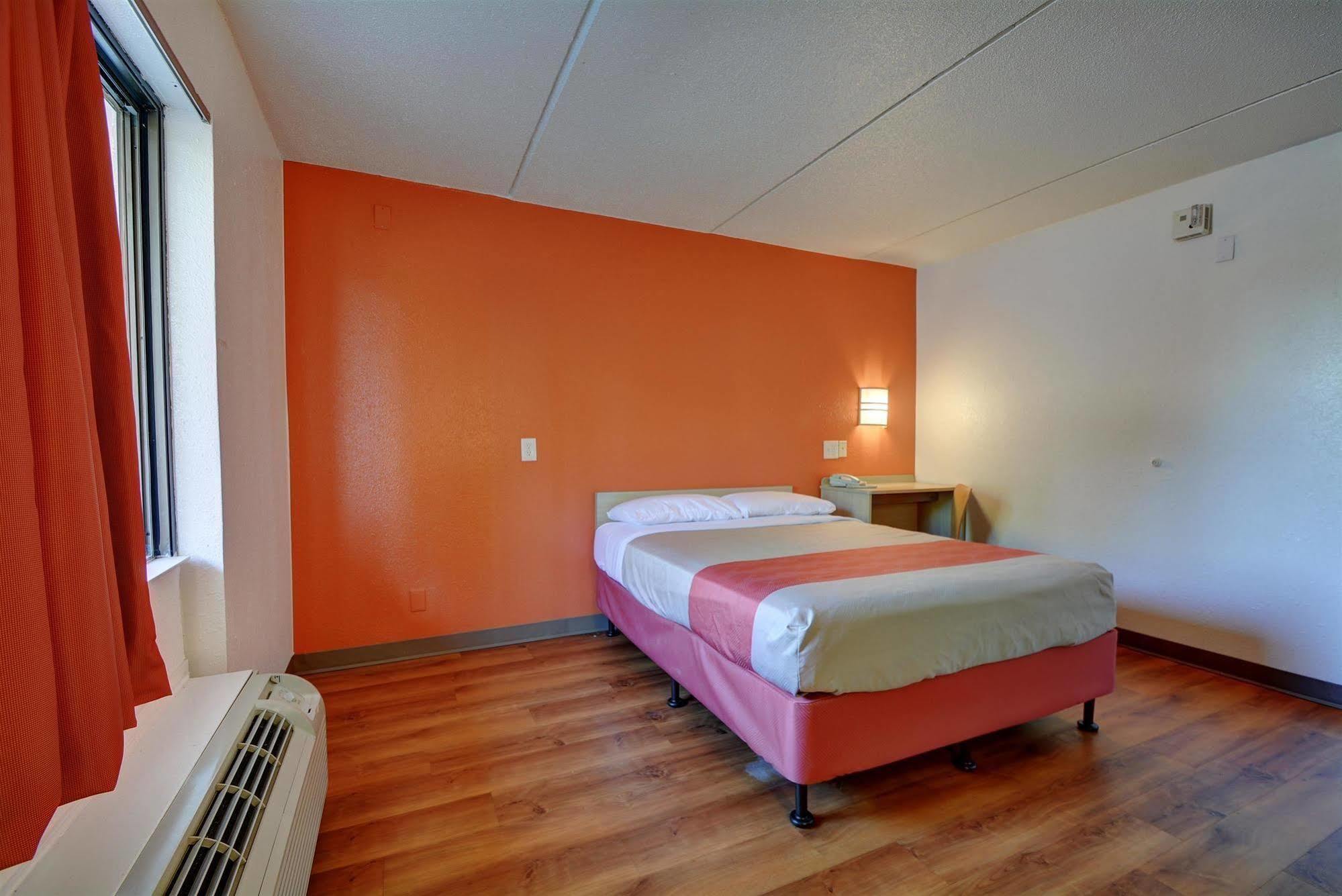 Motel 6-Chicopee, Ma - Springfield Exterior photo