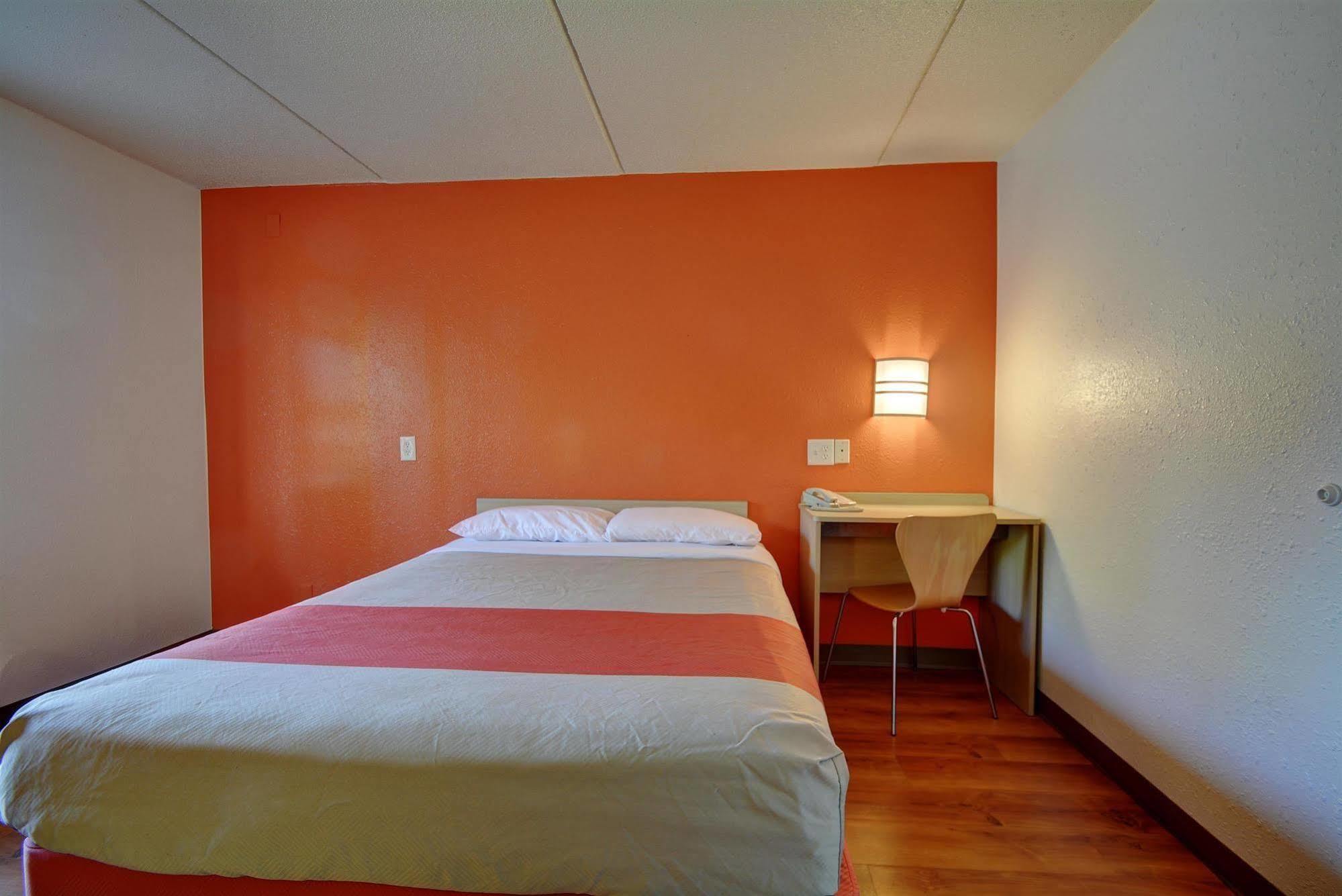 Motel 6-Chicopee, Ma - Springfield Exterior photo
