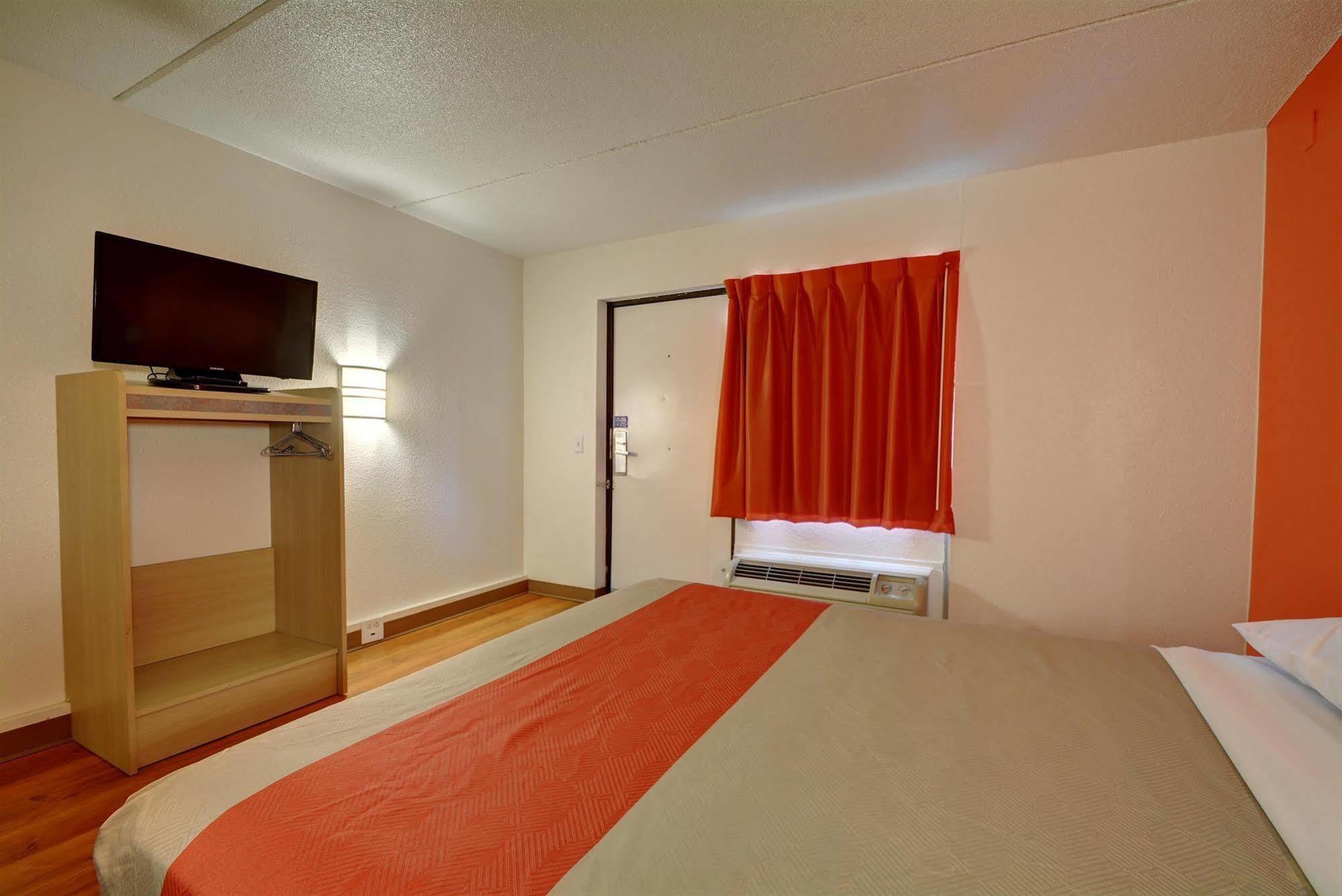 Motel 6-Chicopee, Ma - Springfield Exterior photo