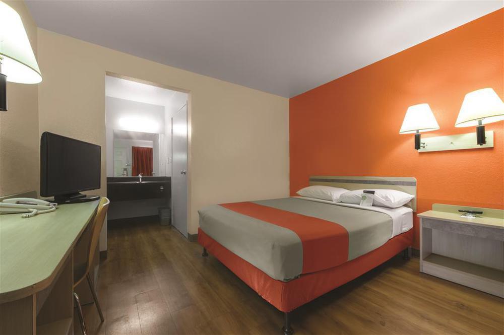 Motel 6-Chicopee, Ma - Springfield Room photo